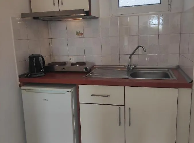 מלון דירות Esperos 2*