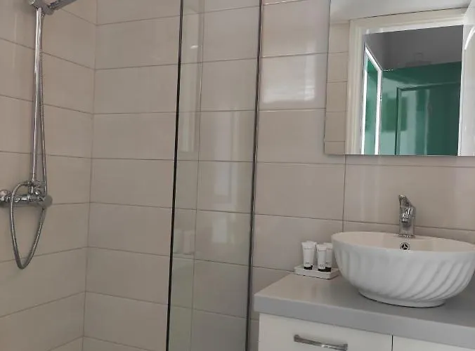 מלון דירות Esperos 2*